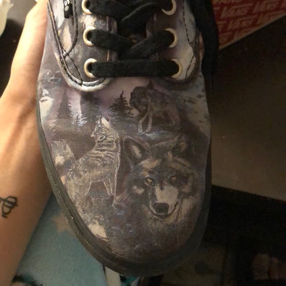 Vans wolf print shoes - Picture 3 of 8